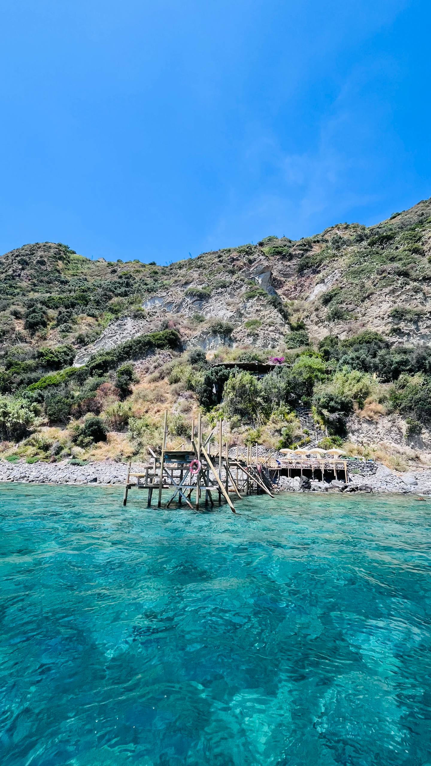 Pontile del Nido del Falco sulla Baia della Scarrupata, Ischia
